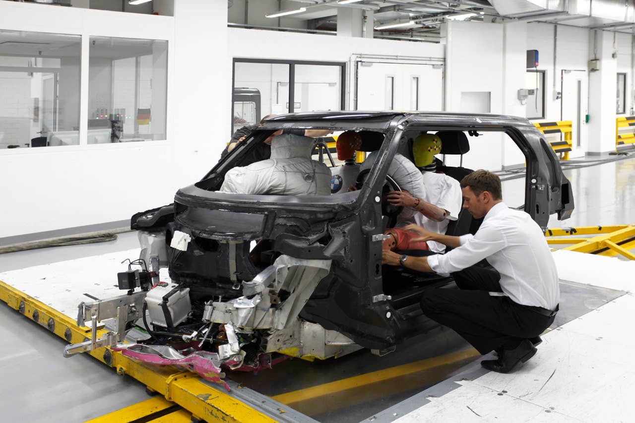 Experimental vehicle platform with body in white structure made from CFRP (06/2010)