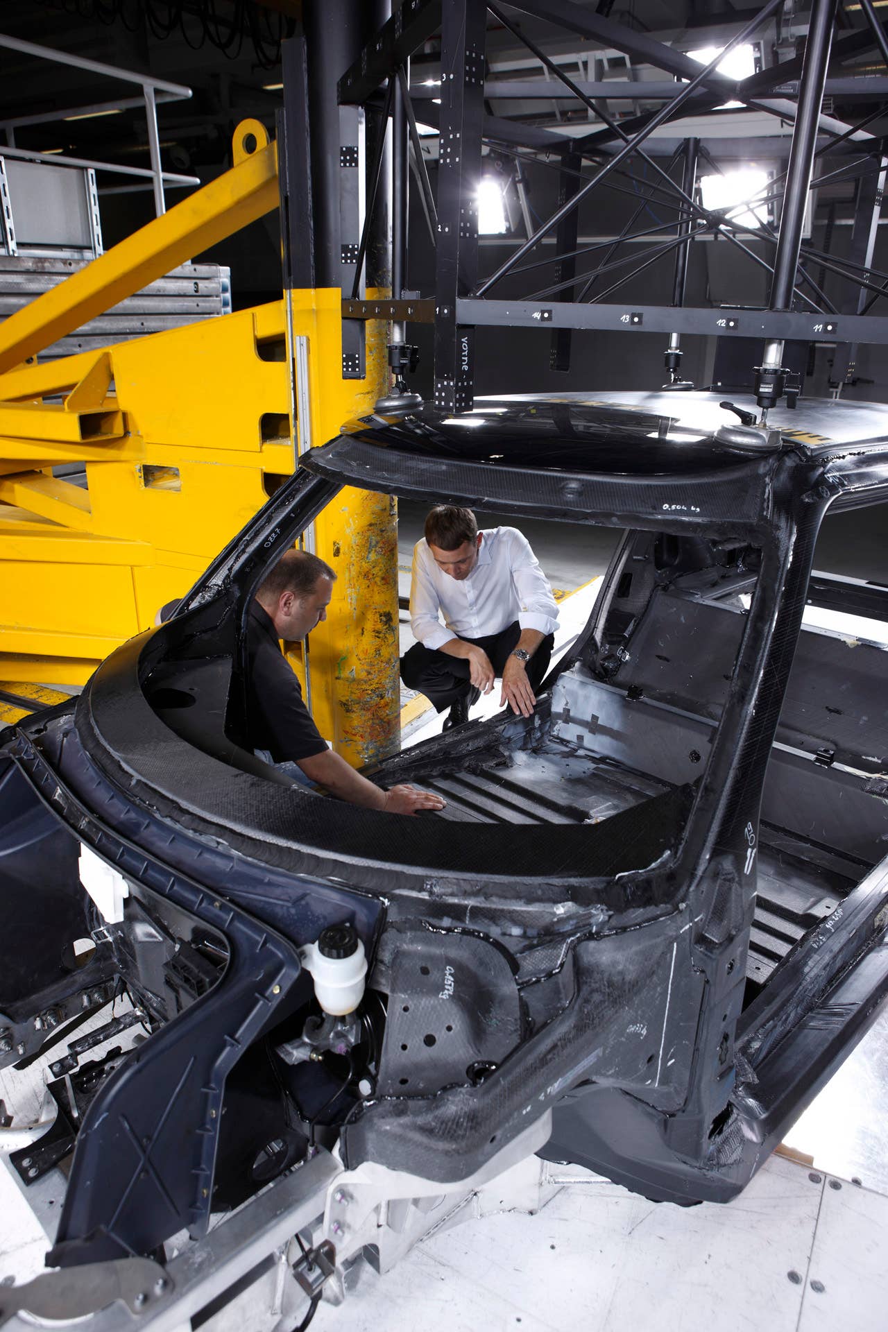 Experimental vehicle platform with body in white structure made from CFRP (06/2010)