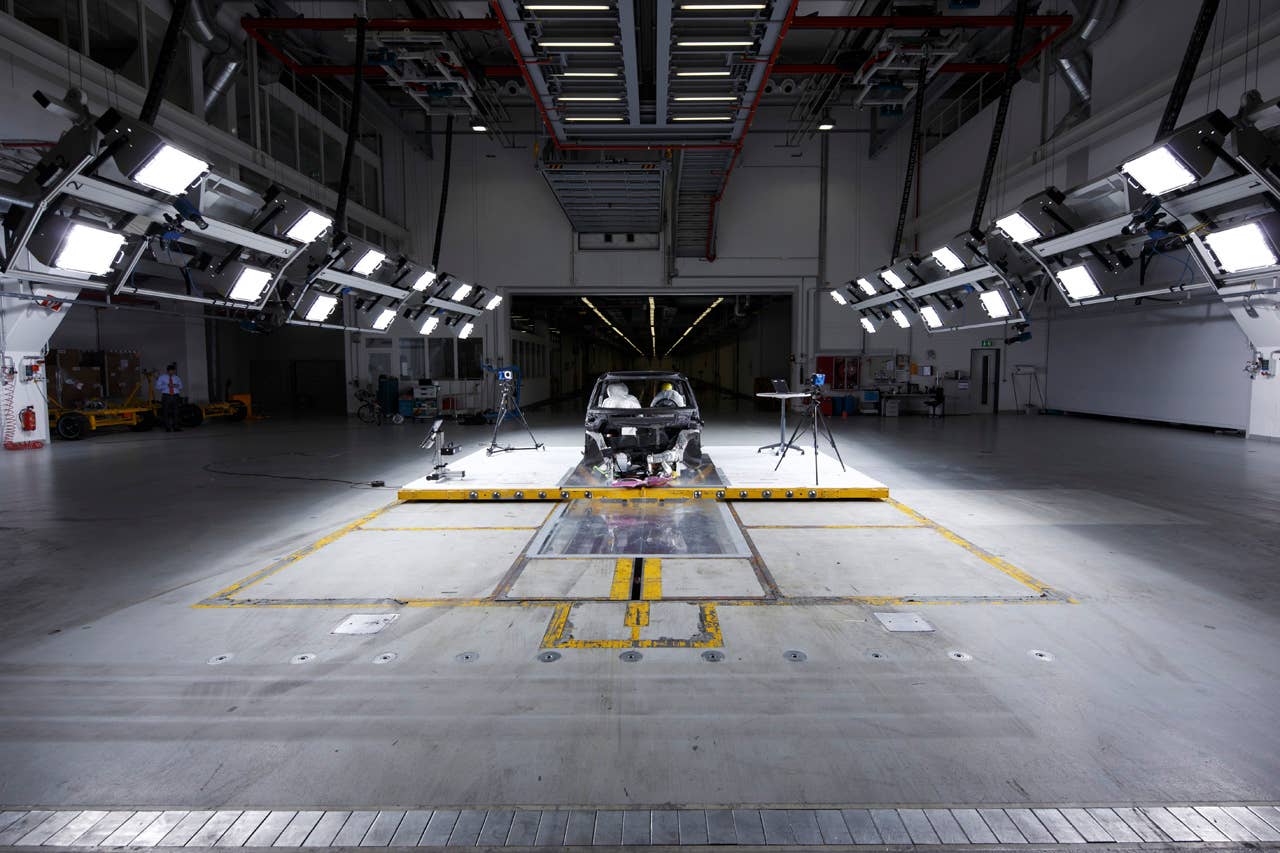 Experimental vehicle platform with body in white structure made from CFRP (06/2010)