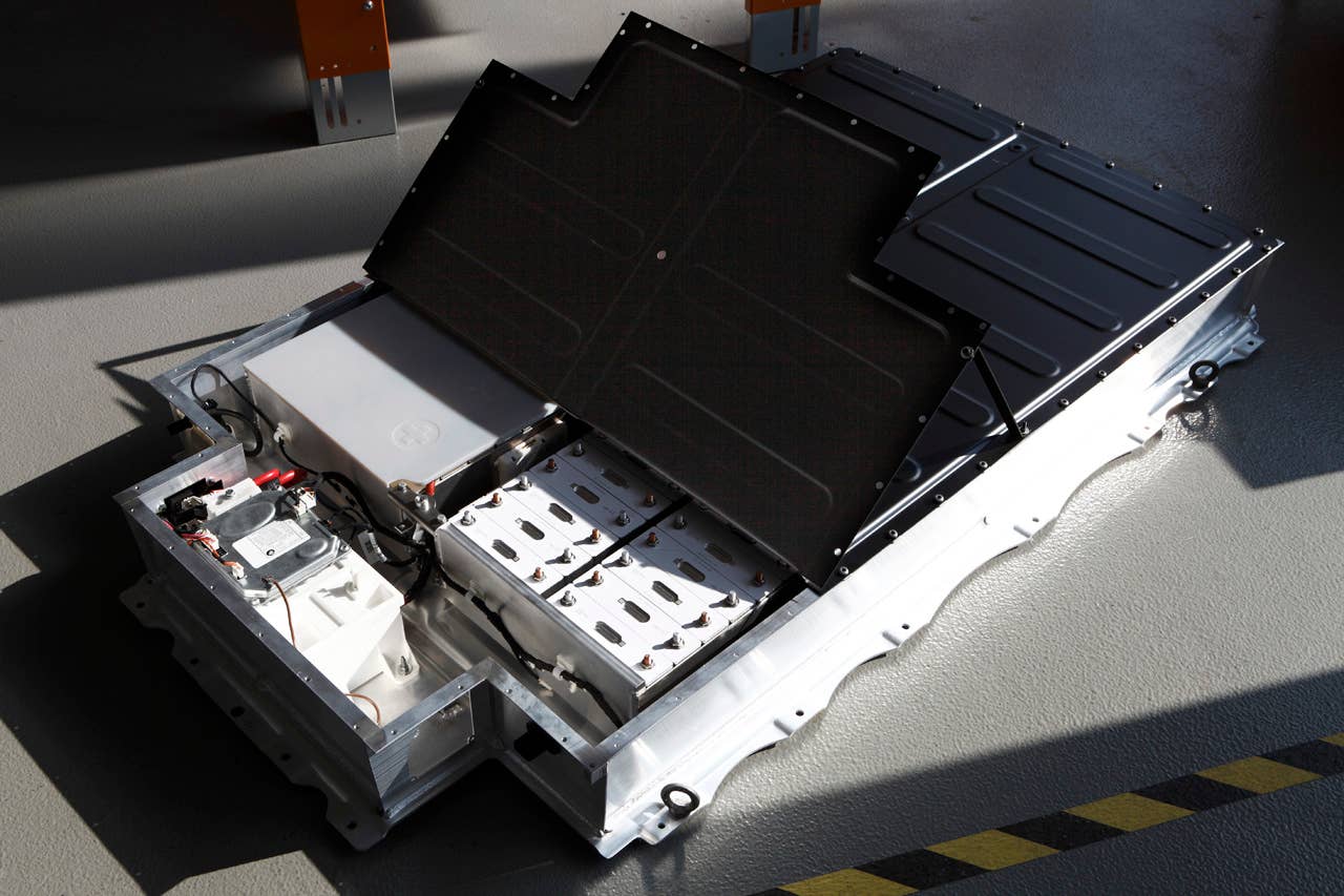 Lithium-Ion high voltage storage battery (06/2010)