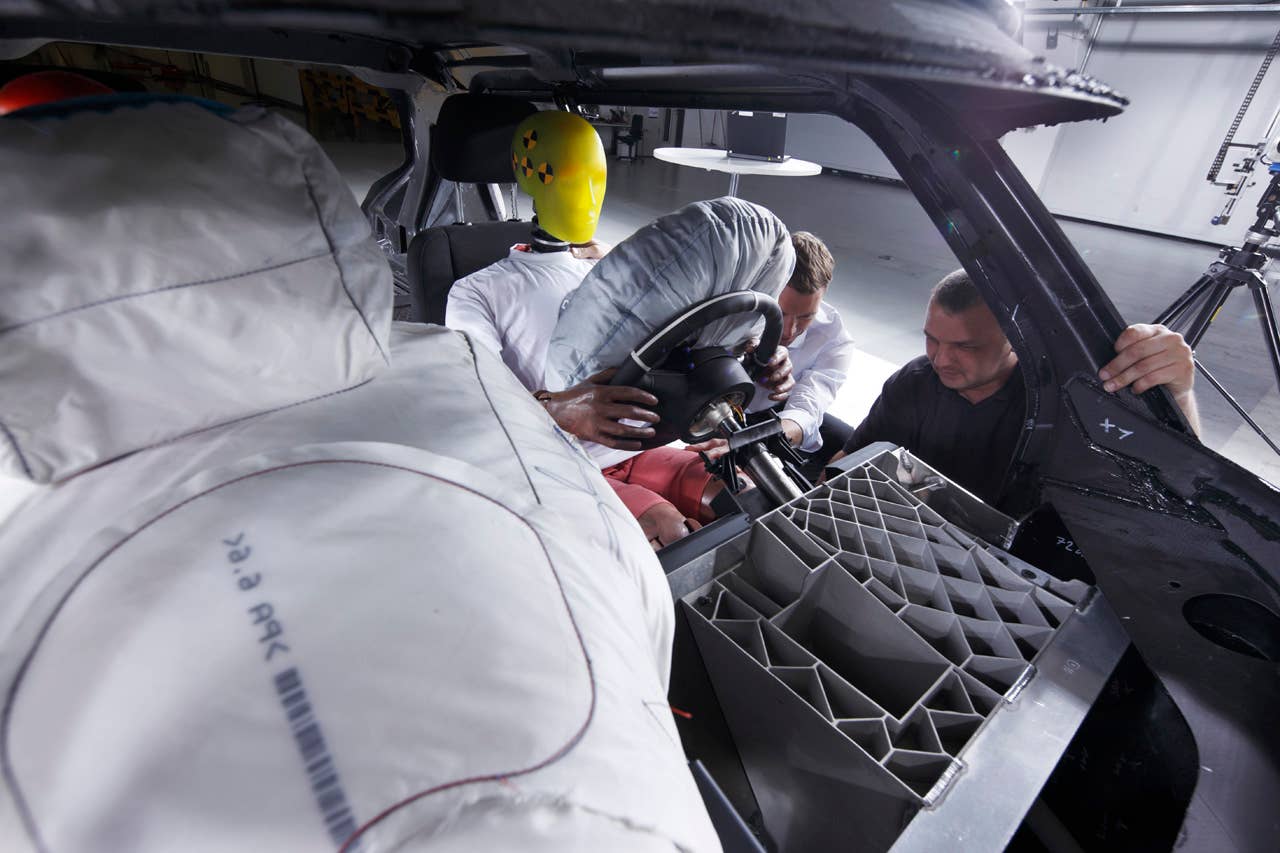 Experimental vehicle platform with body in white structure made from CFRP (06/2010)