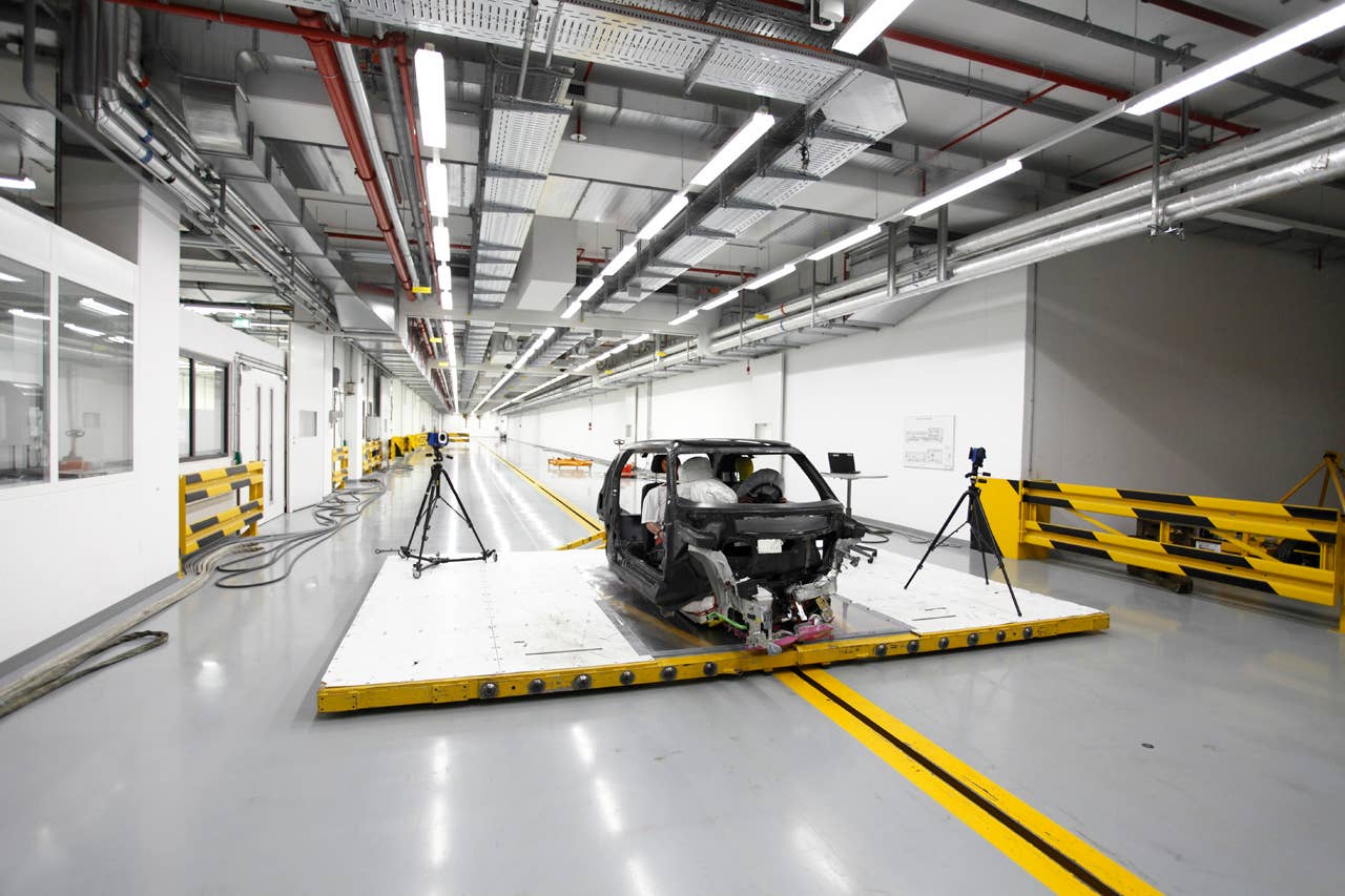 Experimental vehicle platform with body in white structure made from CFRP (06/2010)