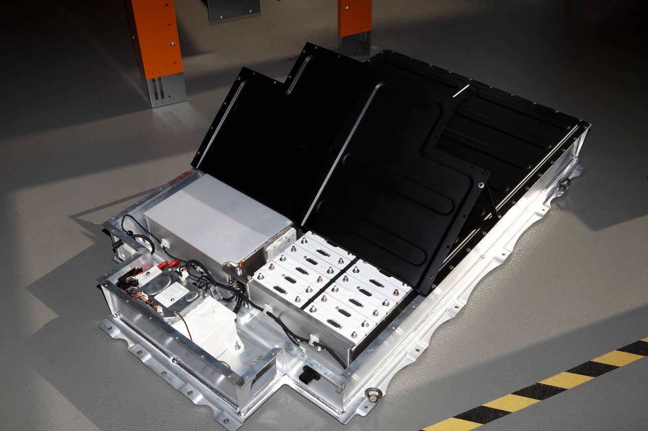 Lithium-Ion high voltage storage battery (06/2010)