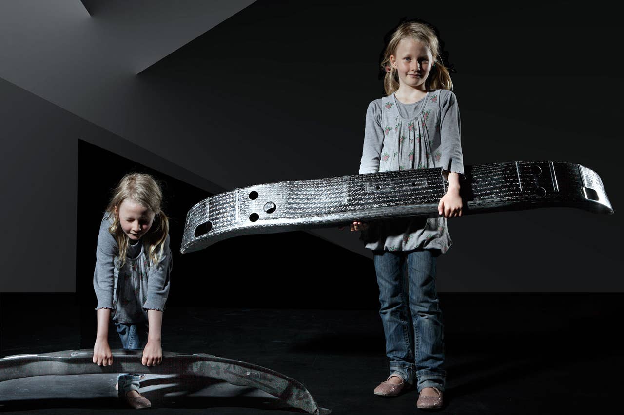 Weight comparison between steel bumper carrier and CFRP bumper carrier (06/2010)