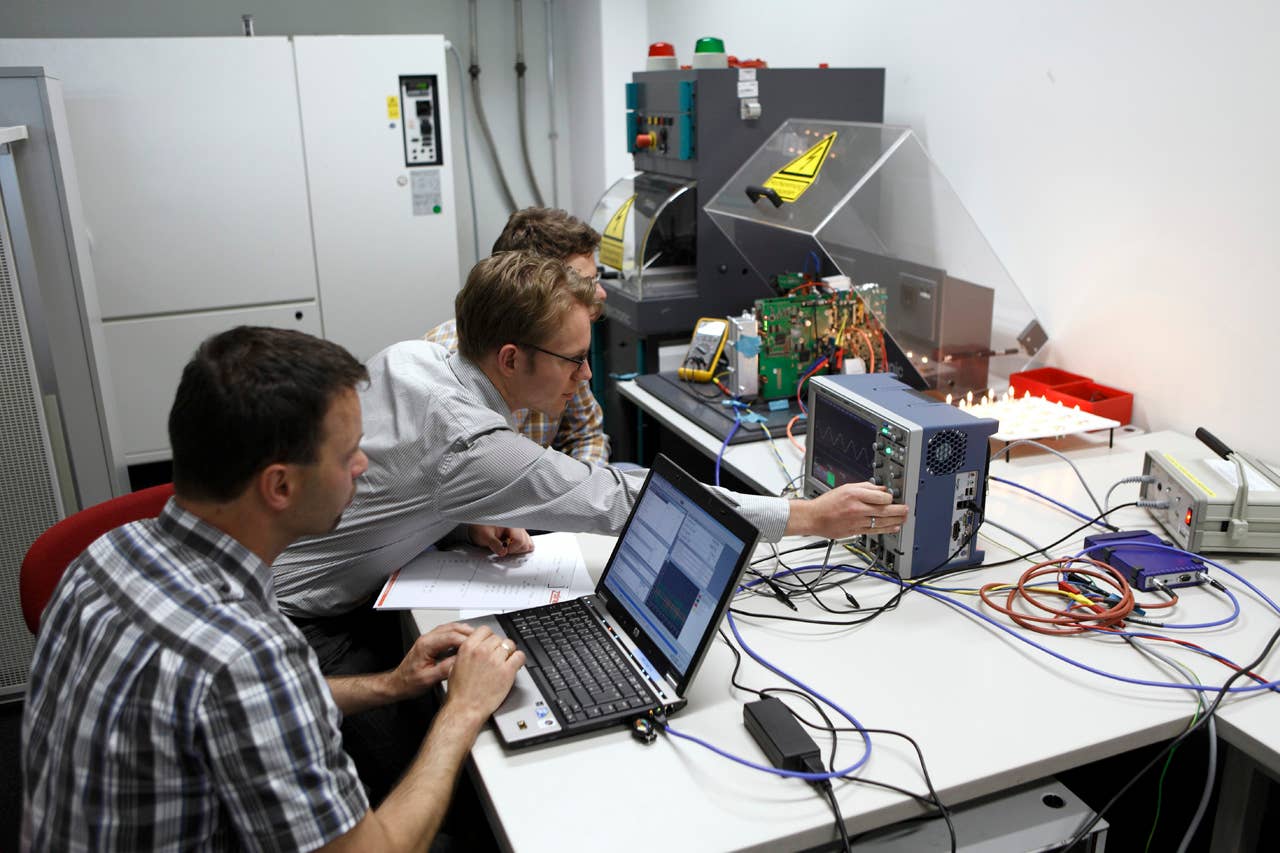 BMW Group Development Electric Drivetrain: Power Electronics (06/2010)
