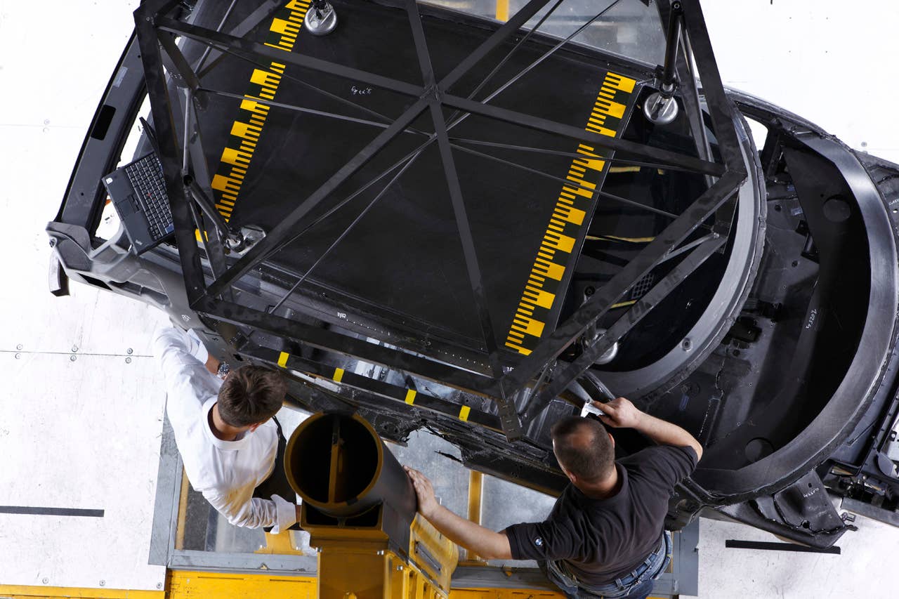 Experimental vehicle platform with body in white structure made from CFRP (06/2010)