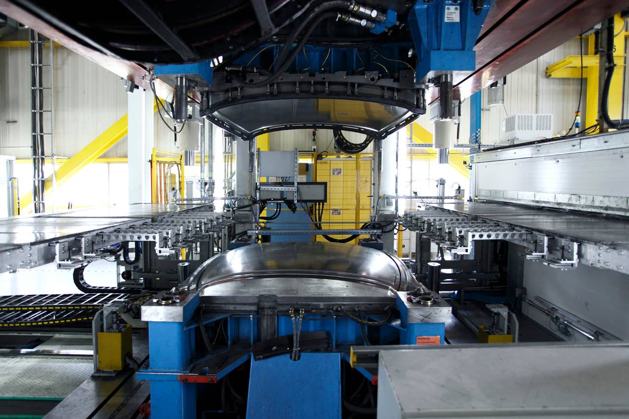 BMW plant Landshut: Preforming tool for the CFRP roof of the BMW M3 (06/2010)