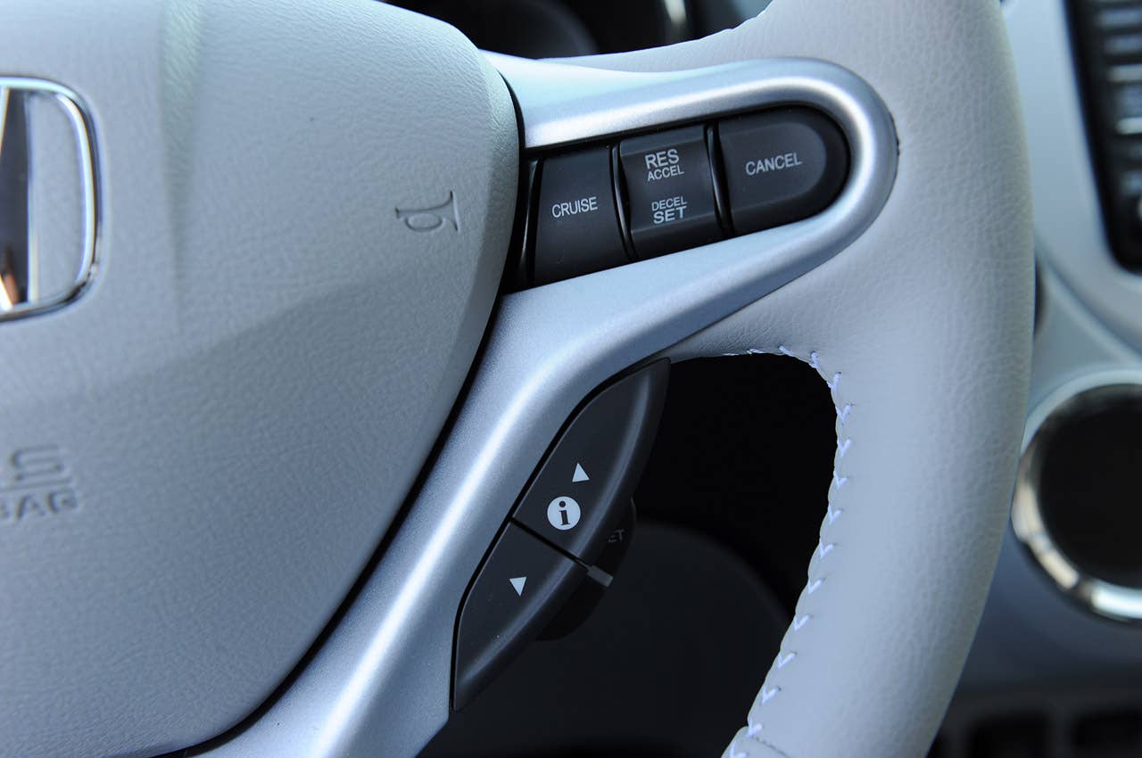 2013 Honda Fit EV steering wheel controls