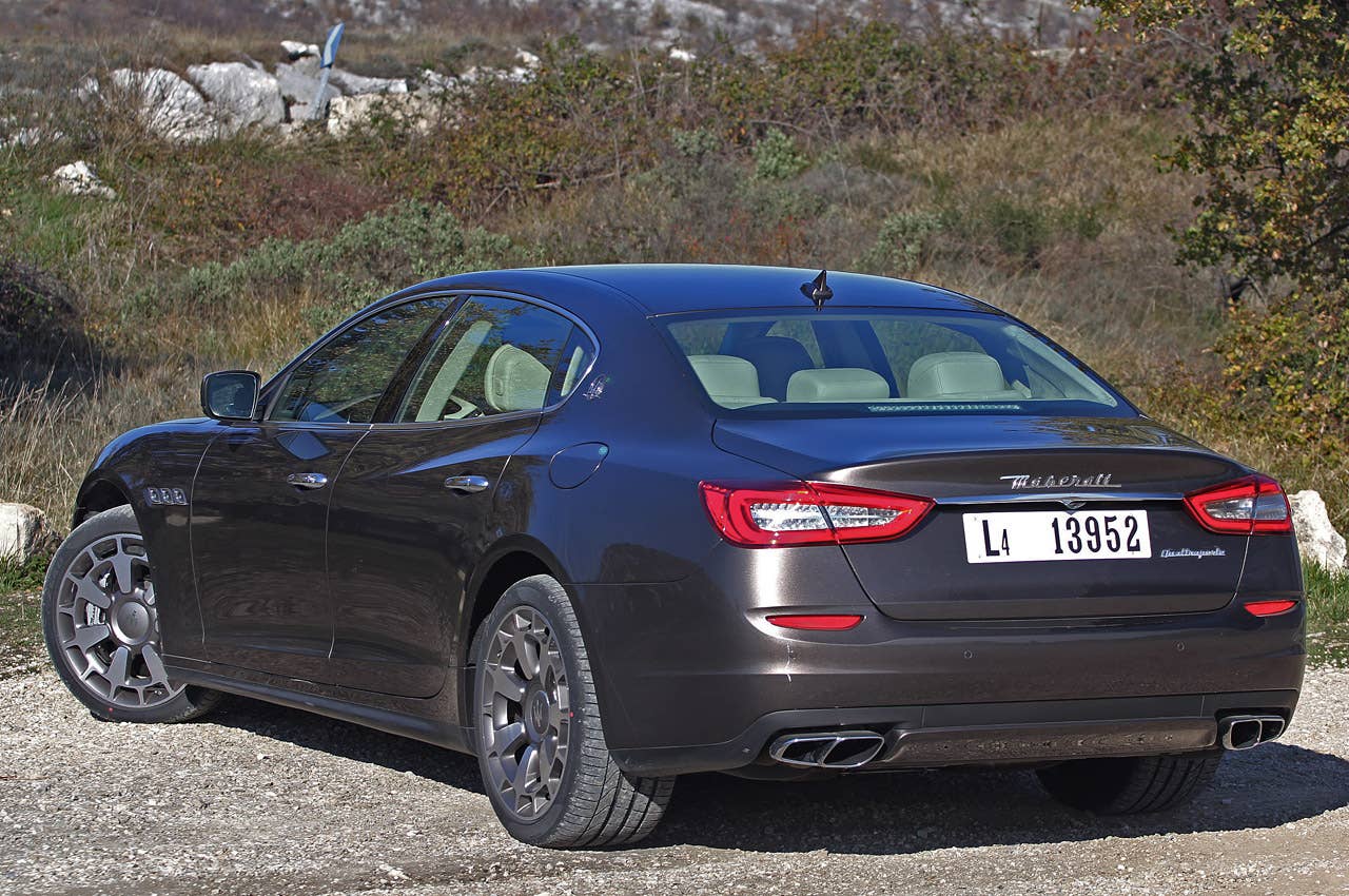 2014 Maserati Quattroporte rear 3/4 view