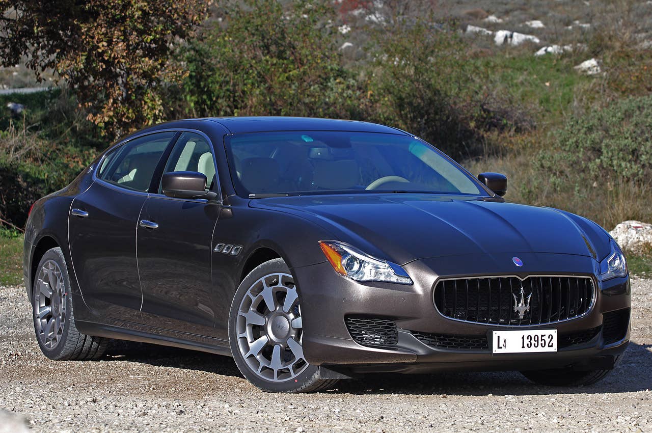 2014 Maserati Quattroporte front 3/4 view