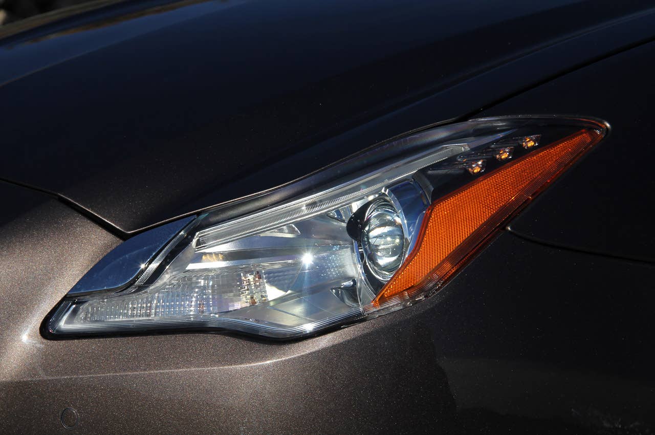 2014 Maserati Quattroporte headlight