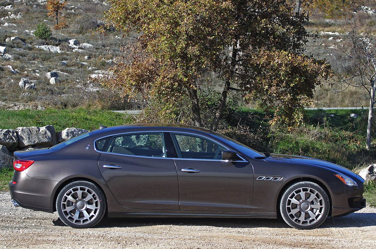 2014 Maserati Quattroporte side view