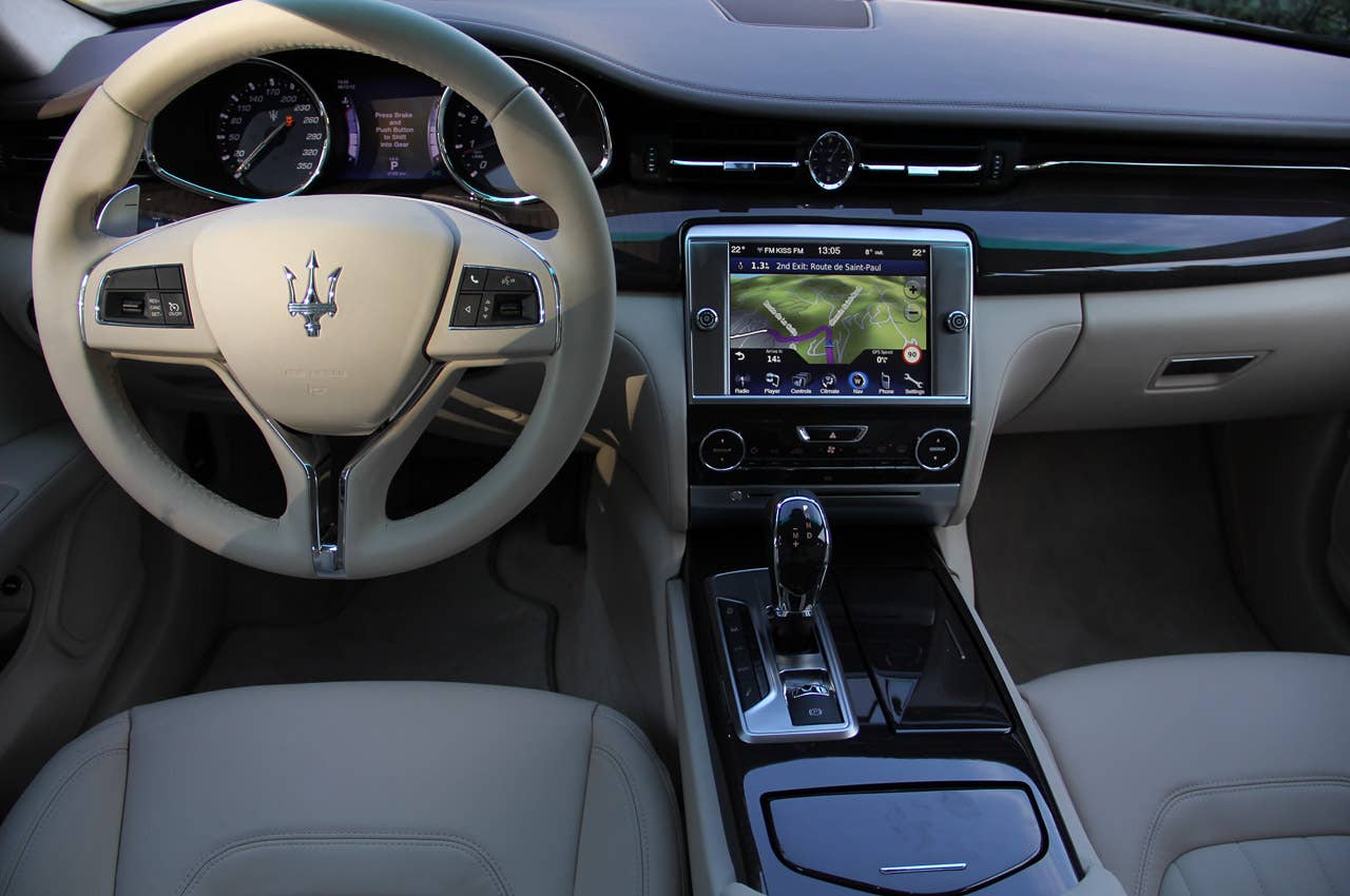 2014 Maserati Quattroporte interior