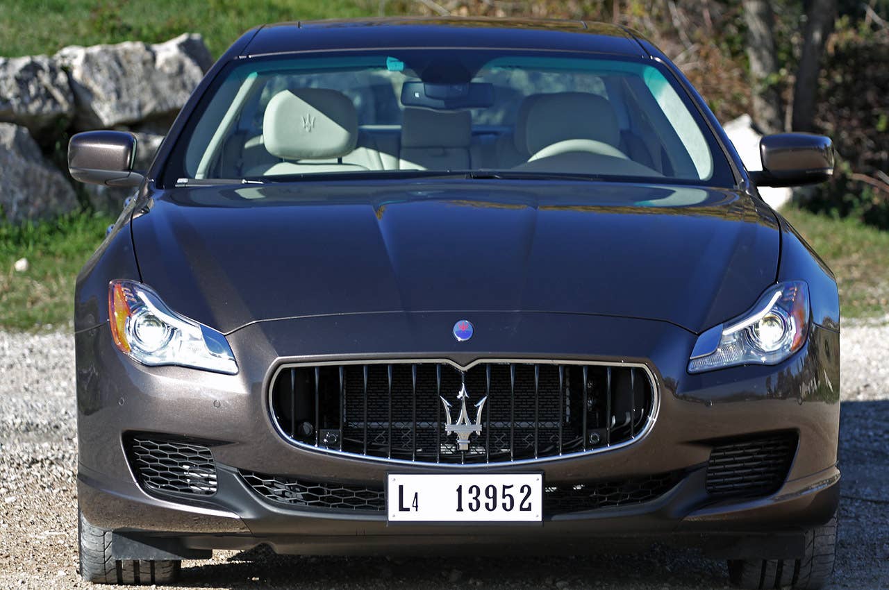2014 Maserati Quattroporte front view