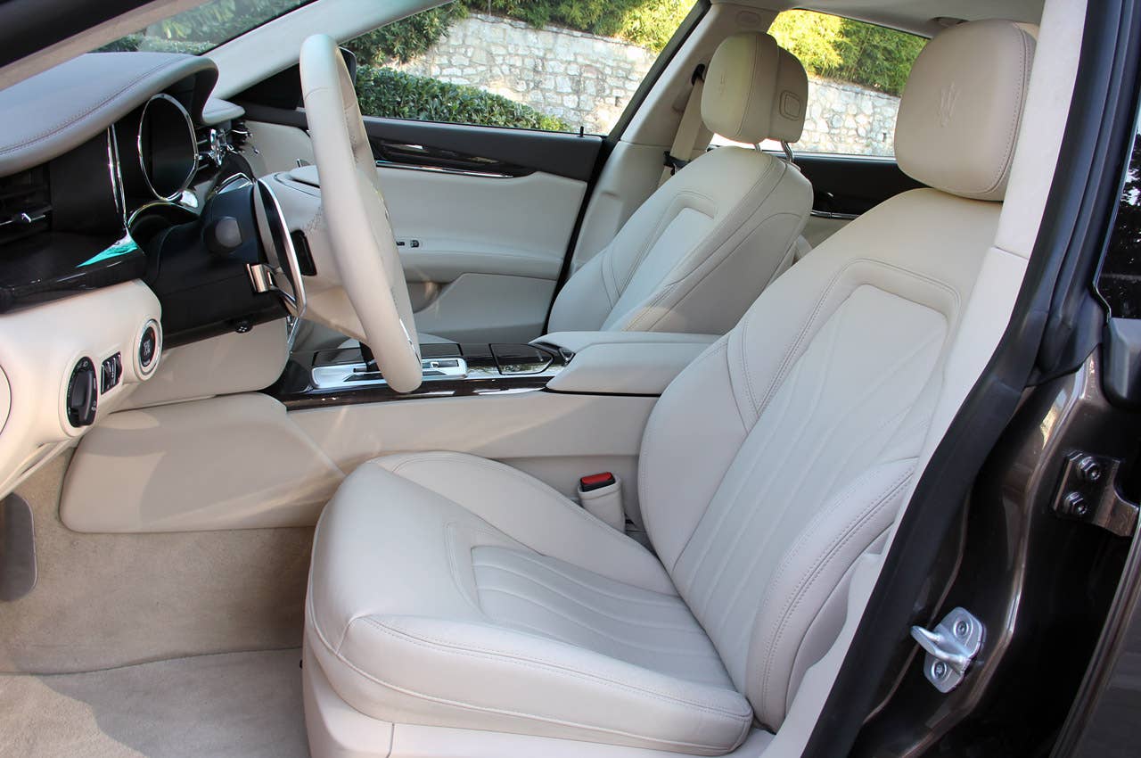 2014 Maserati Quattroporte front seats