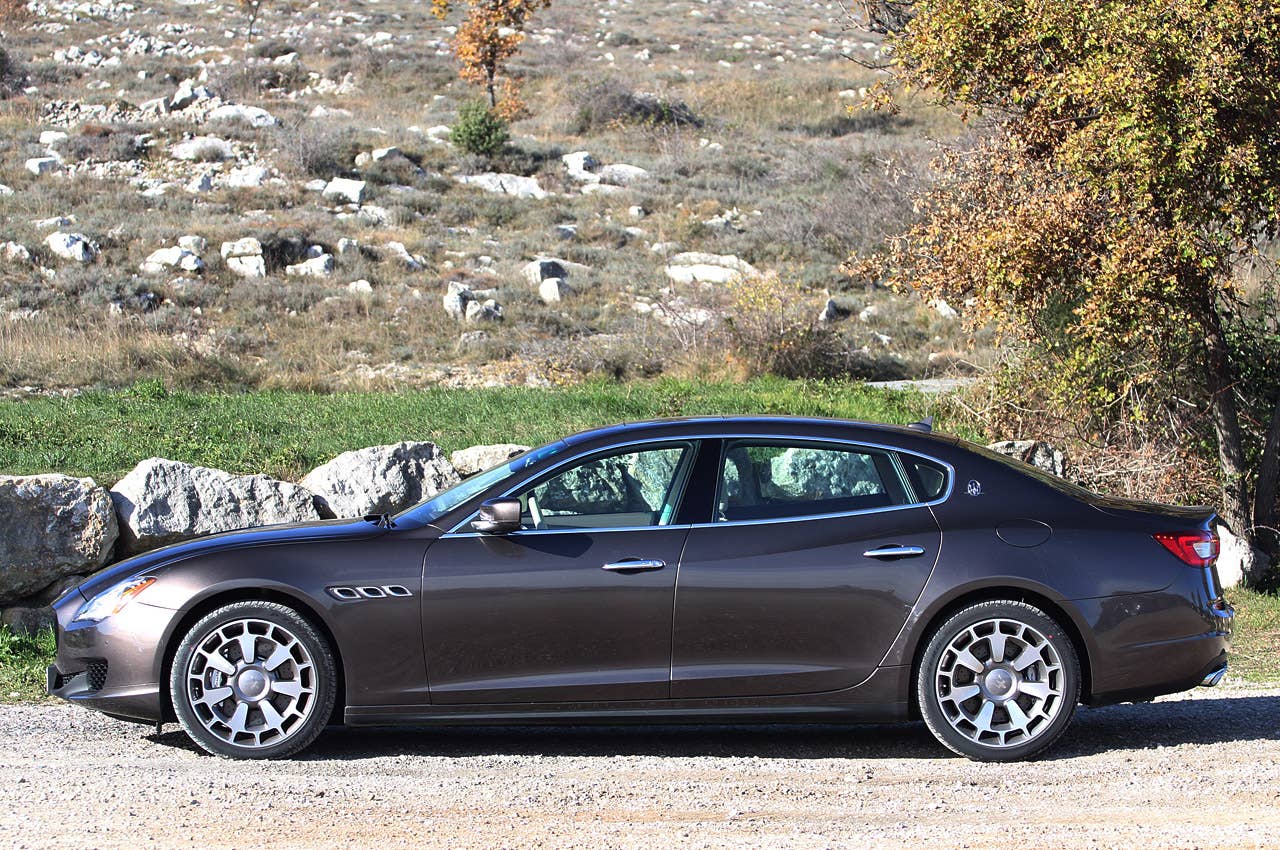 2014 Maserati Quattroporte side view