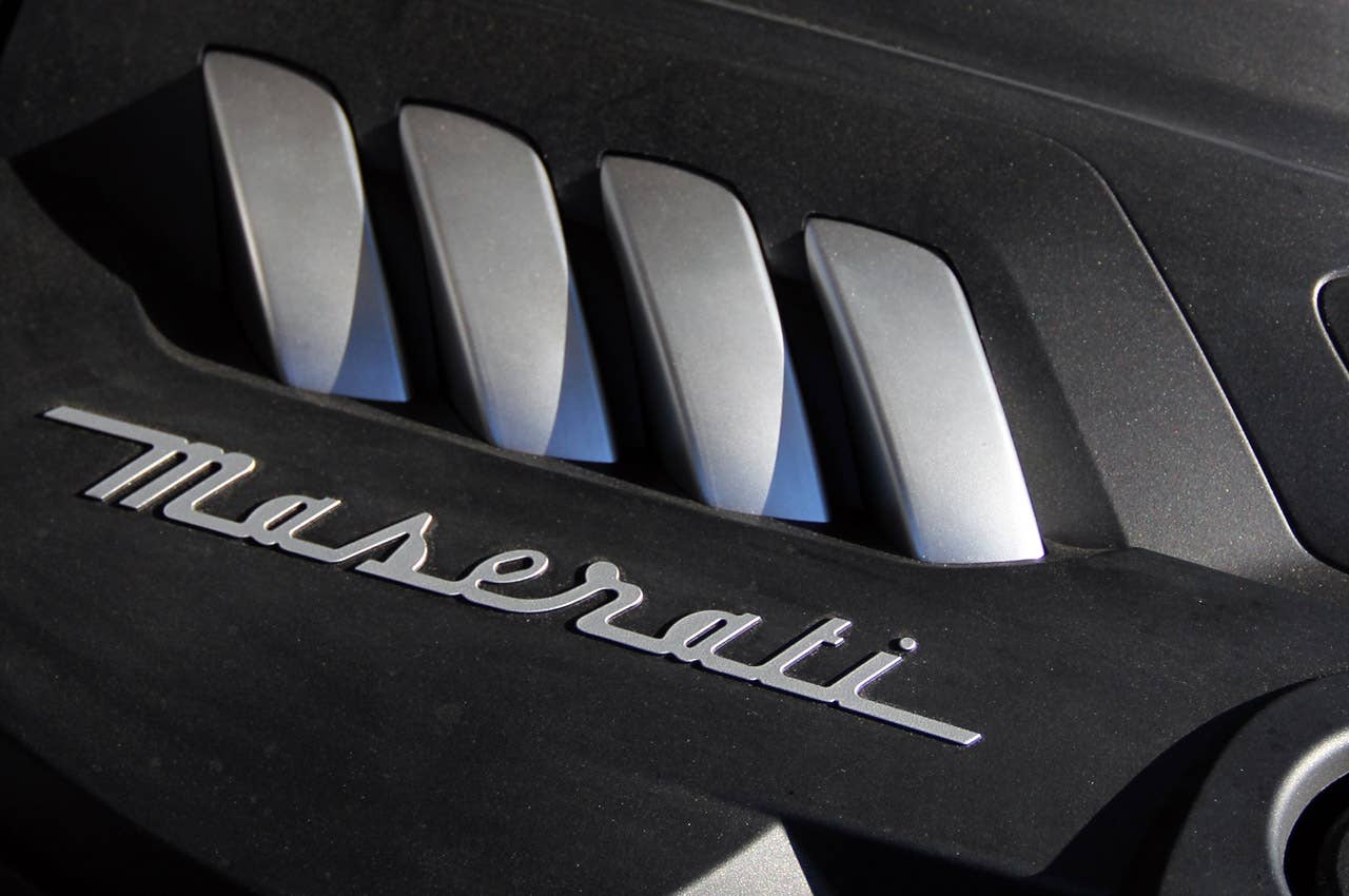 2014 Maserati Quattroporte engine detail