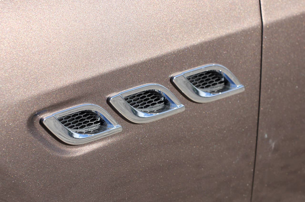 2014 Maserati Quattroporte side ports