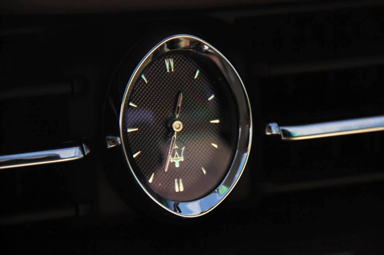 2014 Maserati Quattroporte dash clock