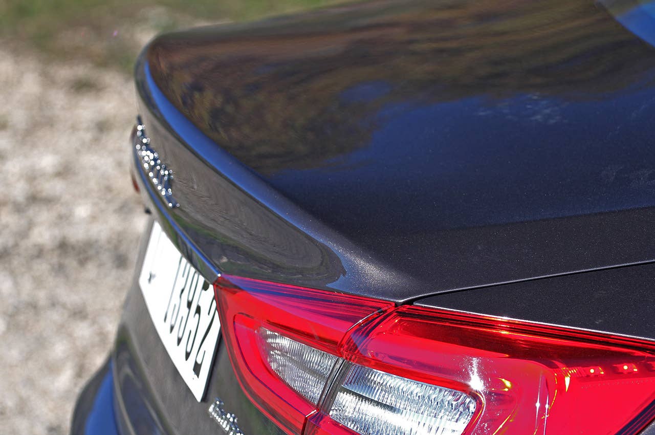 2014 Maserati Quattroporte roof spoiler