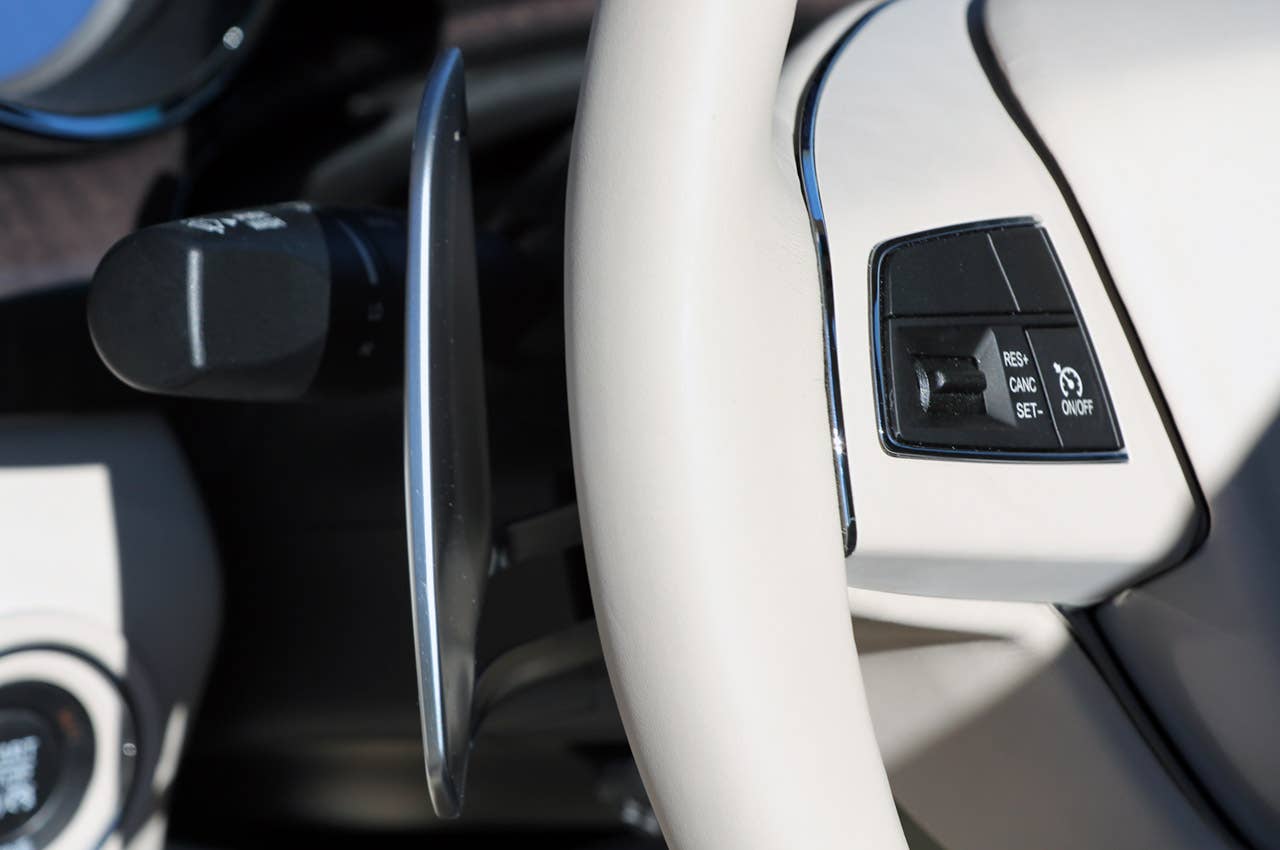 2014 Maserati Quattroporte paddle shifter
