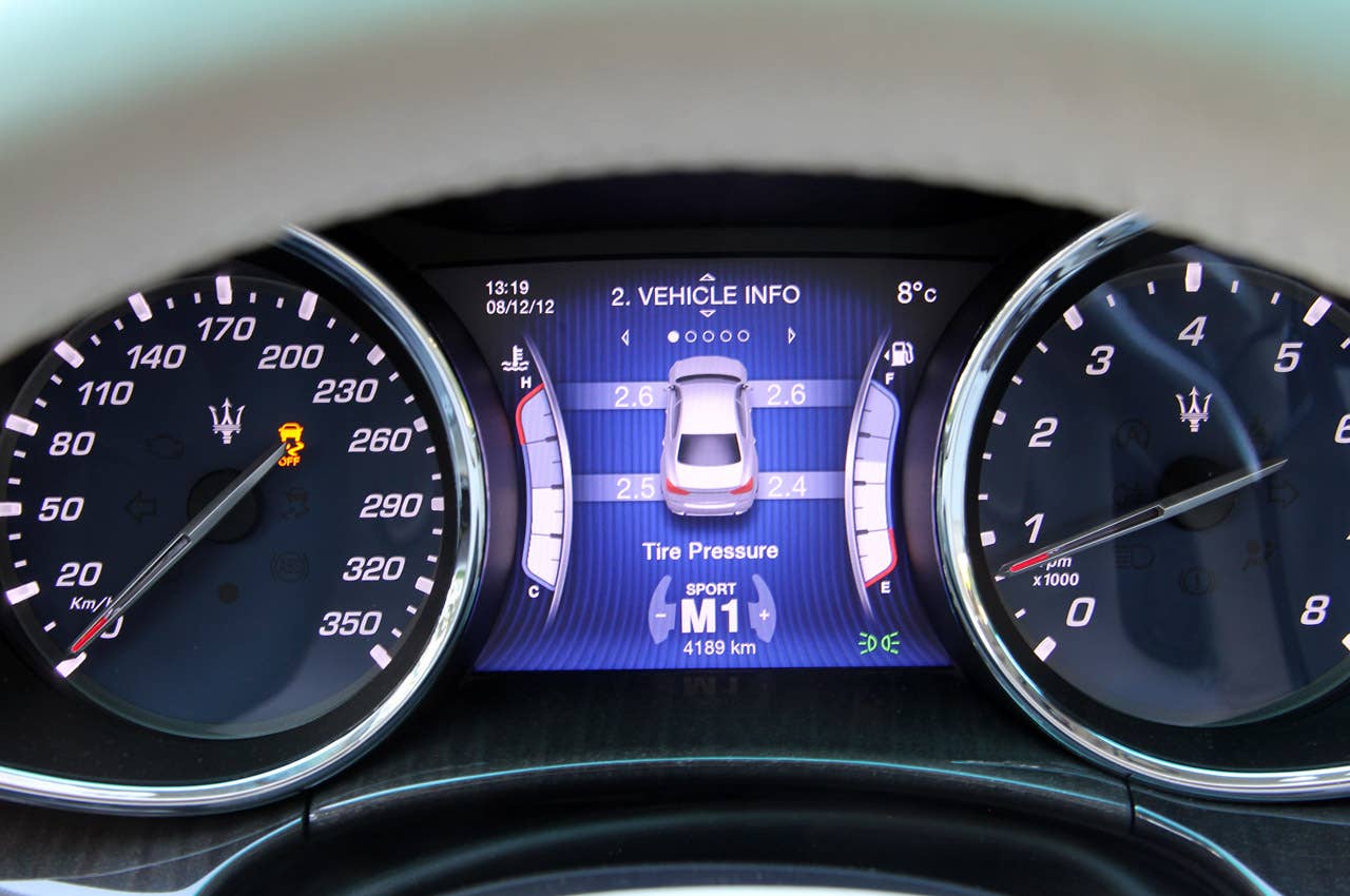 2014 Maserati Quattroporte gauges