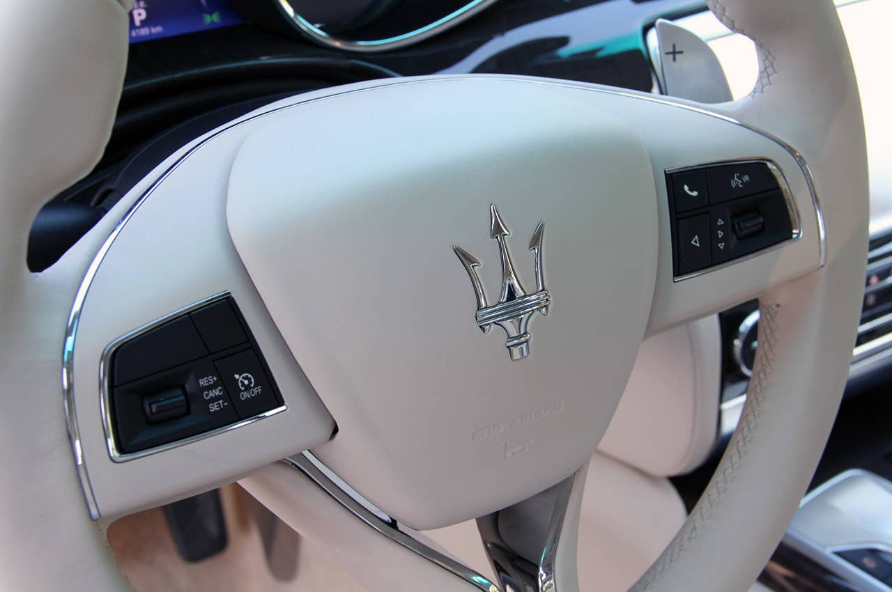 2014 Maserati Quattroporte steering wheel