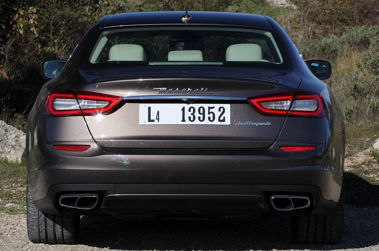 2014 Maserati Quattroporte rear view