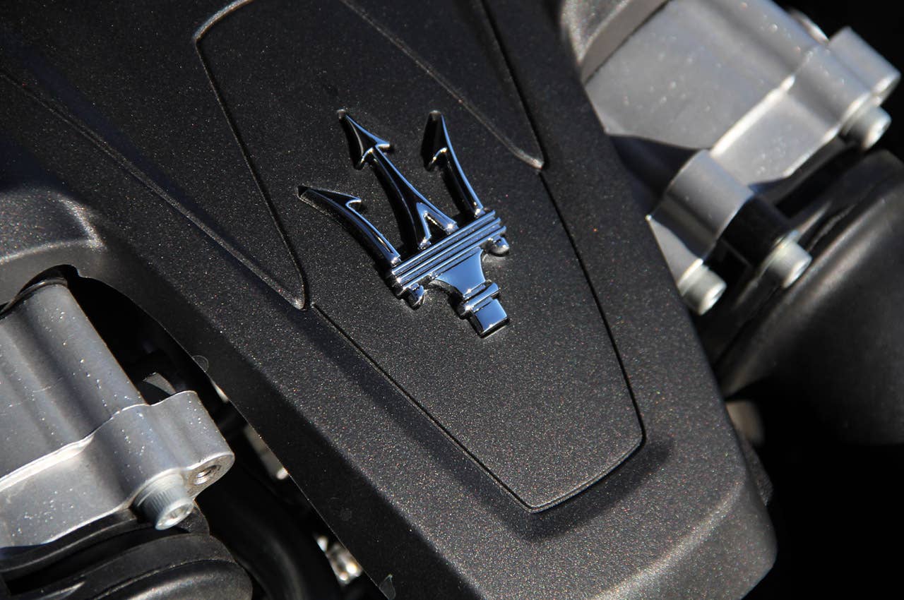 2014 Maserati Quattroporte engine detail