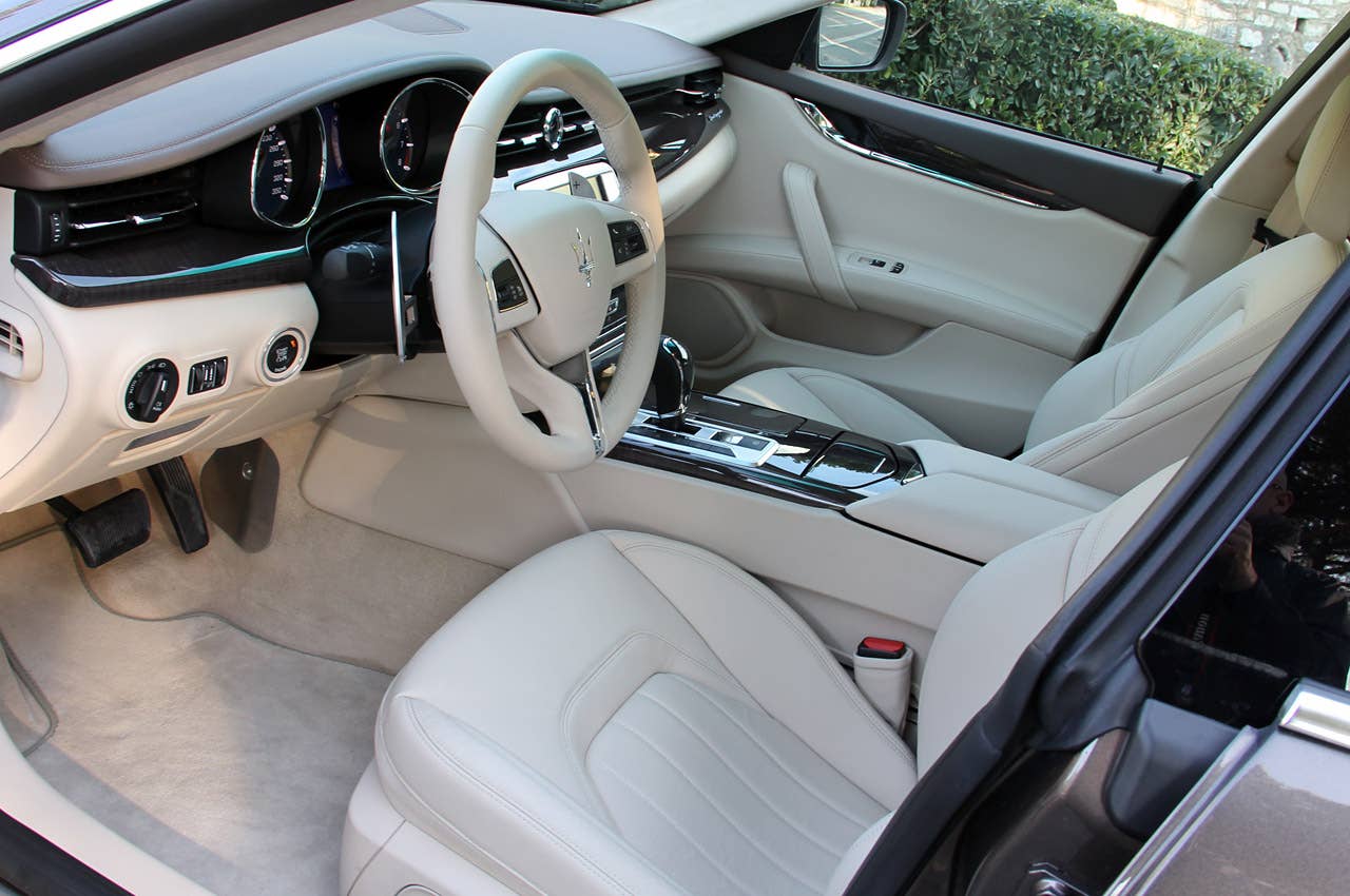 2014 Maserati Quattroporte interior