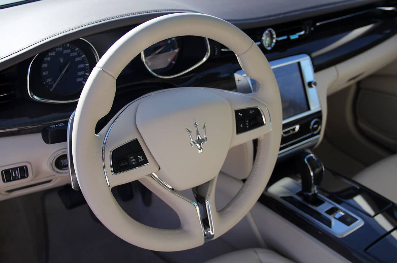 2014 Maserati Quattroporte steering wheel