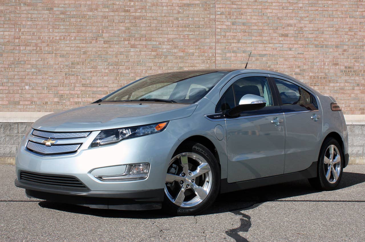 2011 Chevrolet Volt front 3/4 view