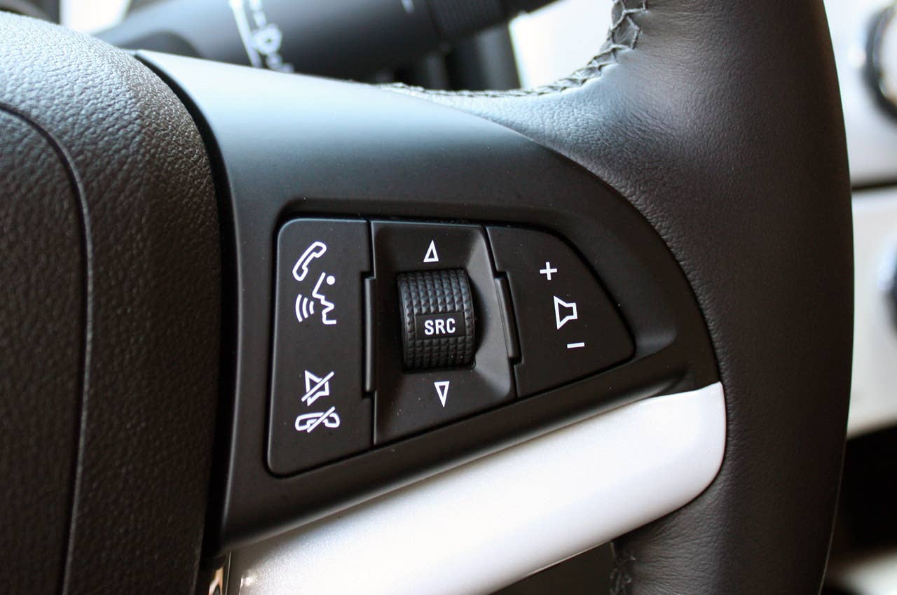 2011 Chevrolet Volt steering wheel controls