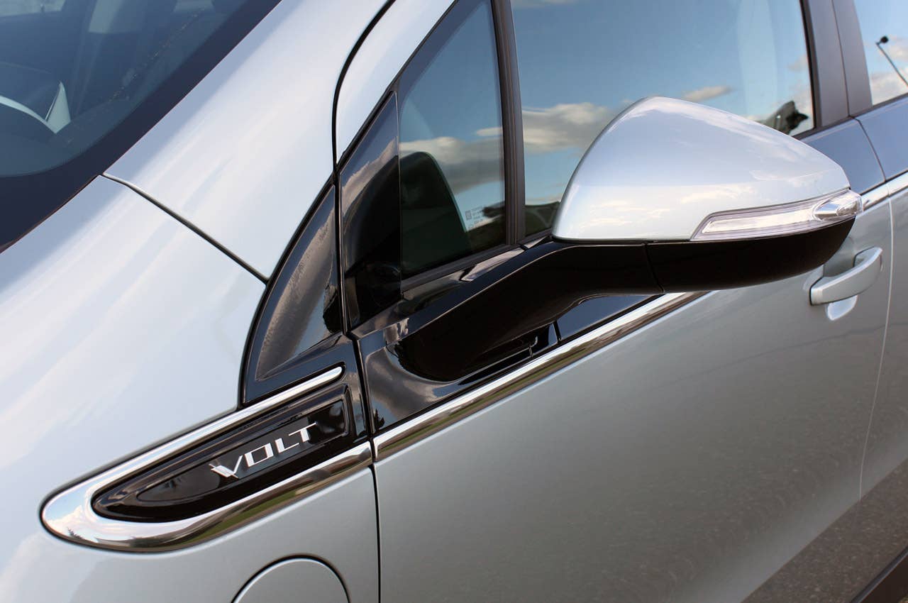 2011 Chevrolet Volt side mirror
