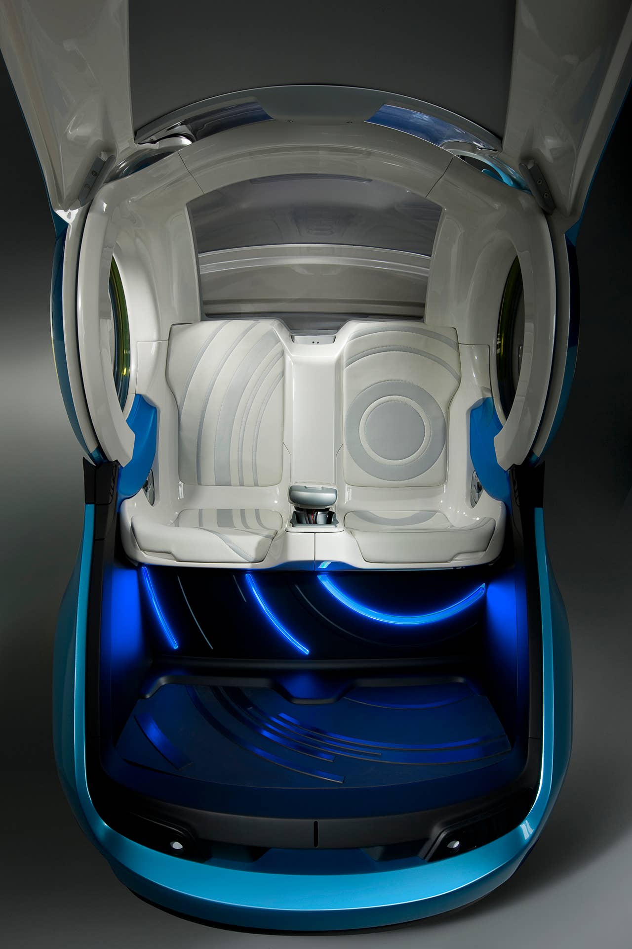 EN-V, which is short for Electric Networked-Vehicle, maintains the core principle of personal mobility - freedom - while helping remove the motor vehicle from the environmental debate and redefining design leadership.EN-V is a two-seat electric vehicle that was designed to alleviate concerns surrounding traffic congestion, parking availability, air quality and affordability for tomorrow's cities. The Xiao (Laugh) model (pictured) was unveiled today in Shanghai alongside Jiao (Pride) and Maio (Magic). They represent three different characteristics which emphasize that future transportation can be fun. X10CO_SV038 (03/24/2010)