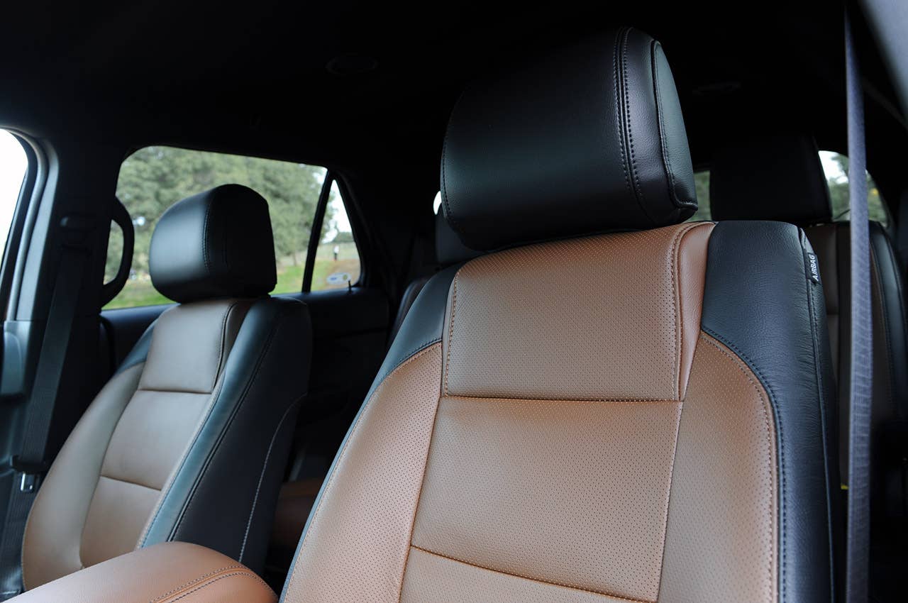 2011 Ford Explorer front seats