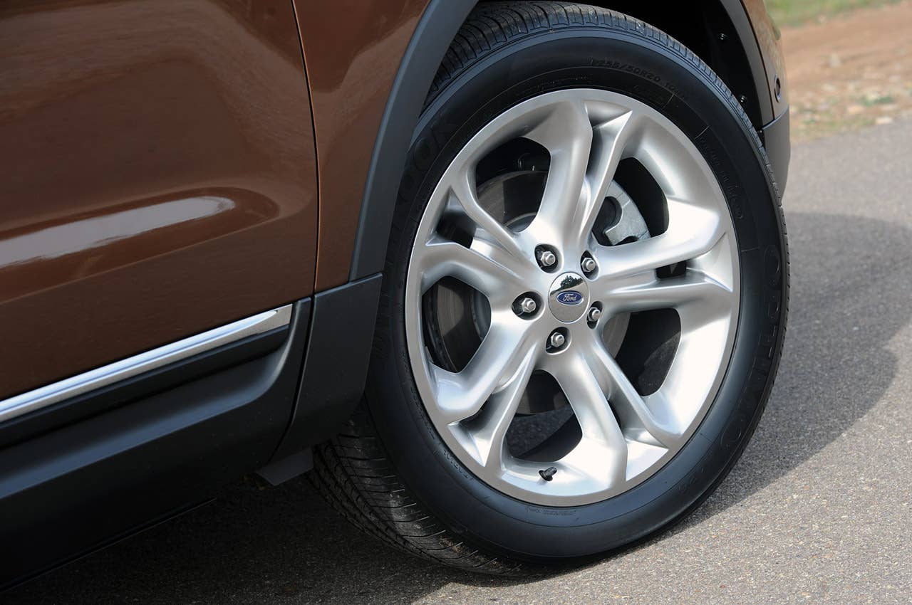 2011 Ford Explorer wheel