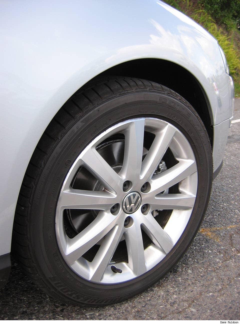 17 x 7.5" 'Le Mans' alloy wheels standard with 18 x 8" 'Chicago' alloys with lowered sports suspension an option