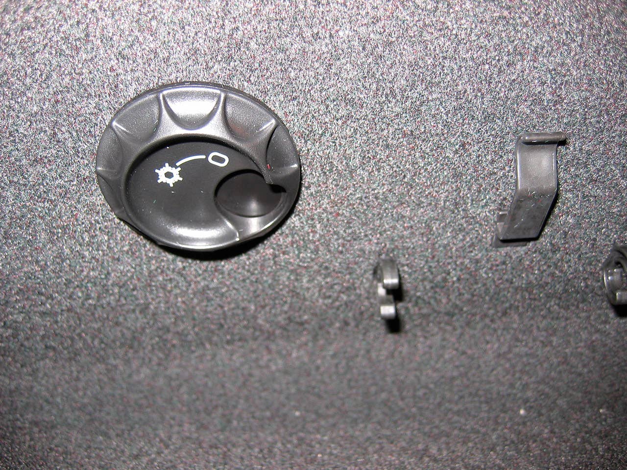 This rotating knob will let airconditioned air into the glove box to keep your beers chilled, or not as you desire