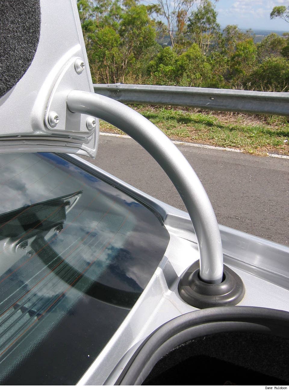 The boot lift arms are contained internally so they never get in the way of your luggage
