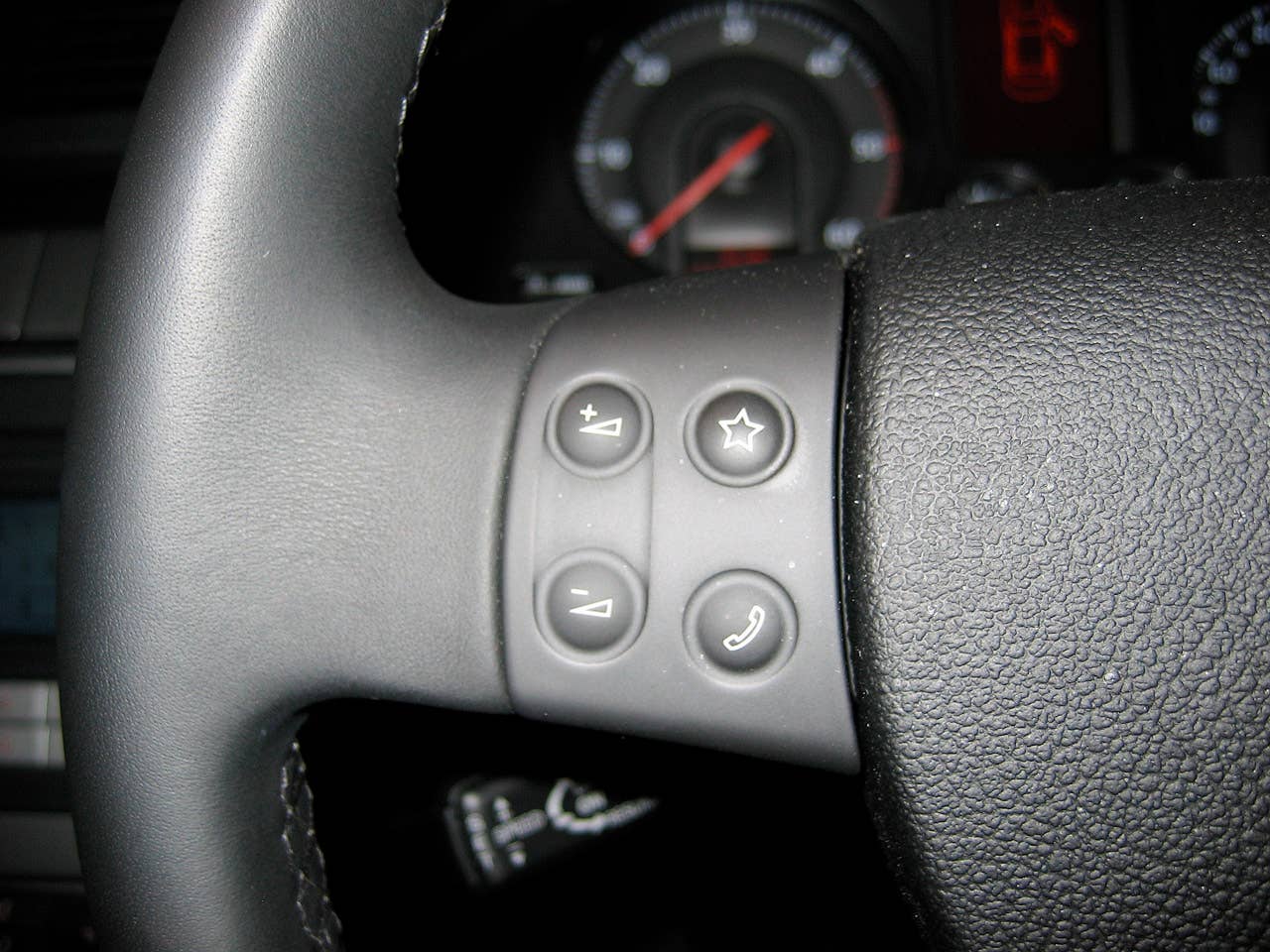 Left steering wheel mounted buttons - the phone and star buttons are not enabled in Australia. Boo!