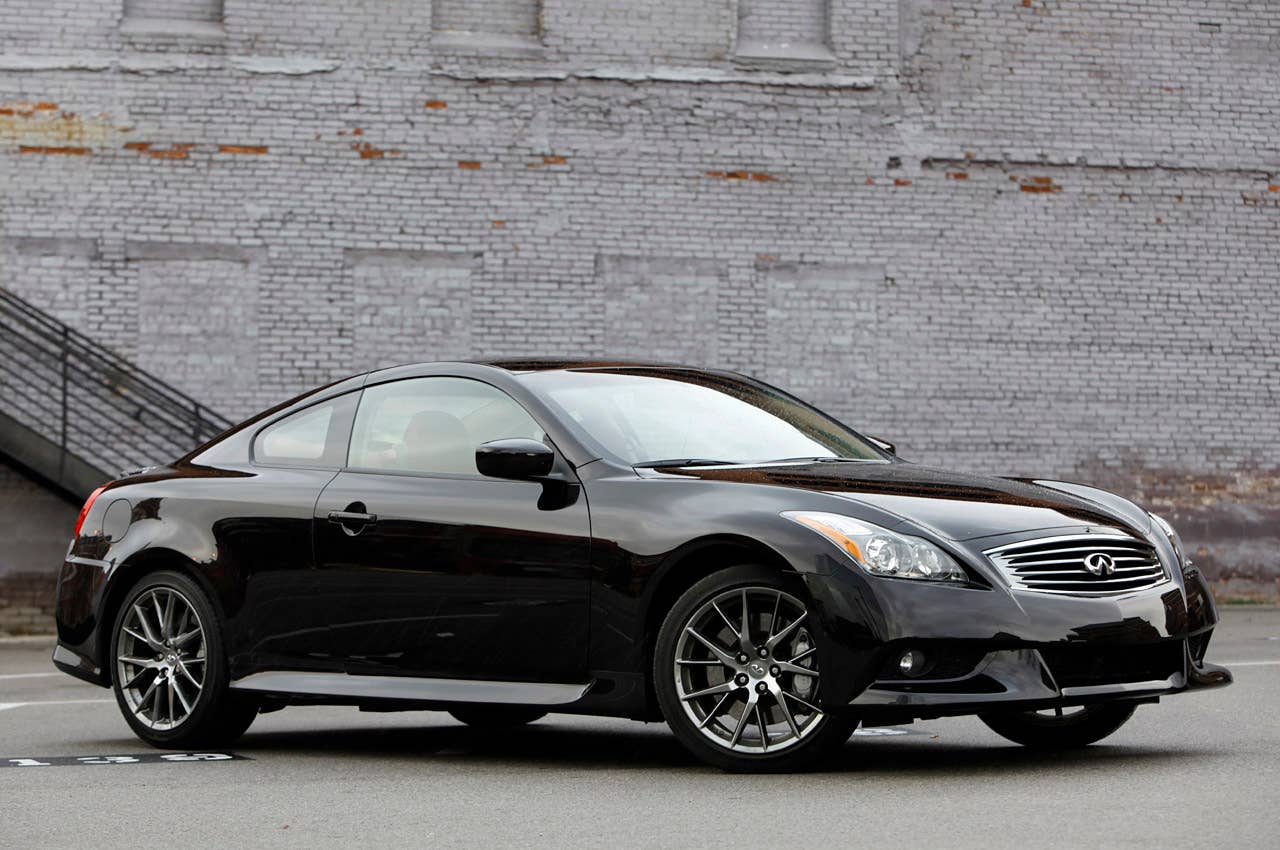 2012 Infiniti G37 IPL front 3/4 view