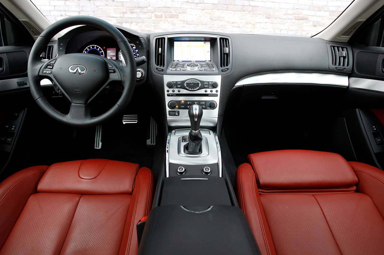 2012 Infiniti G37 IPL interior