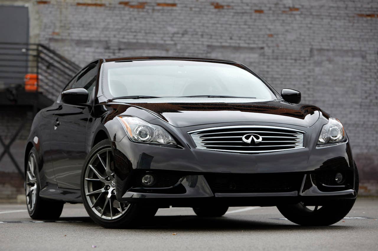 2012 Infiniti G37 IPL front 3/4 view