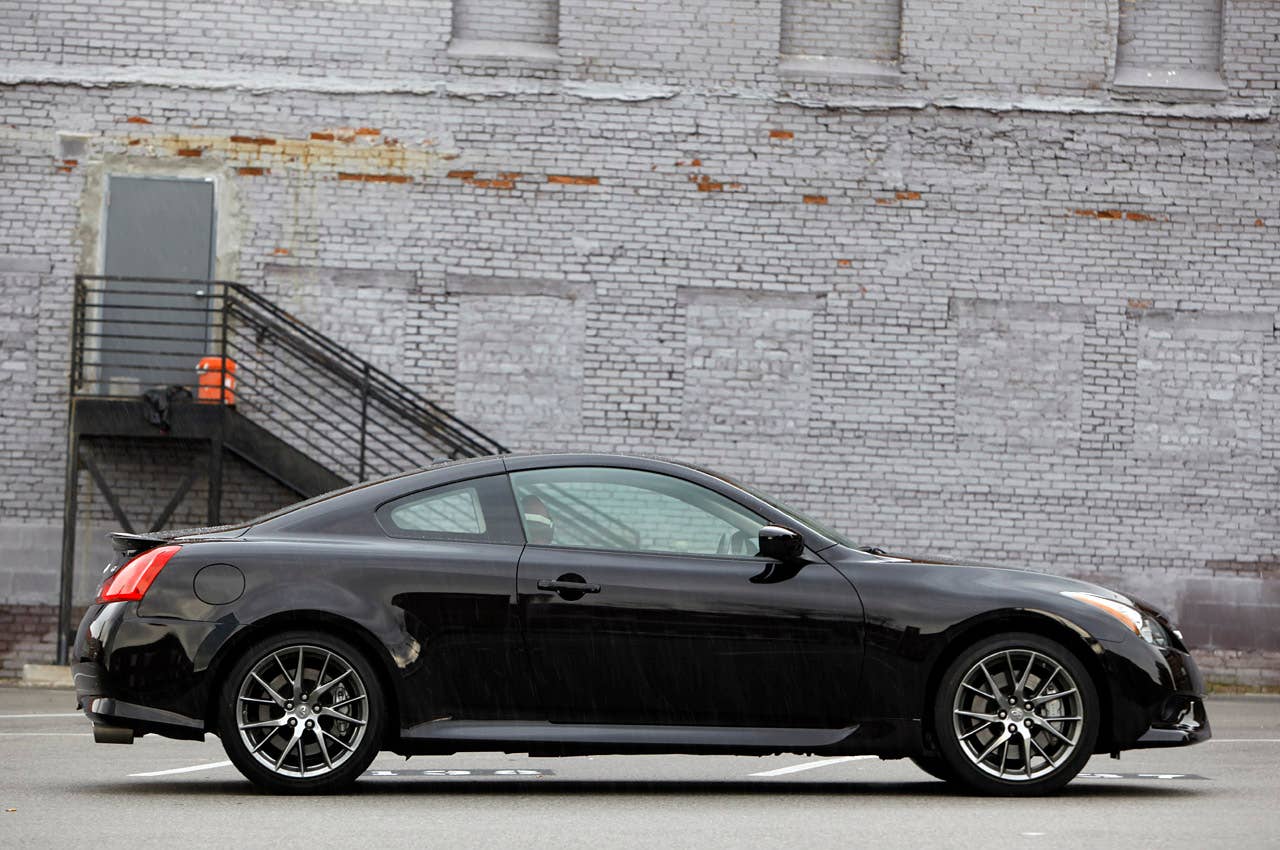 2012 Infiniti G37 IPL side view