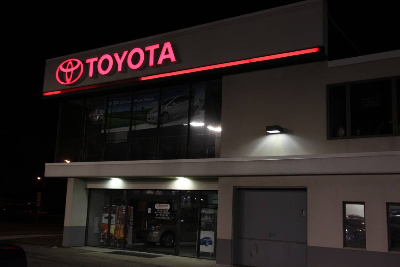 LaFontaine Toyota in Dearborn, MI