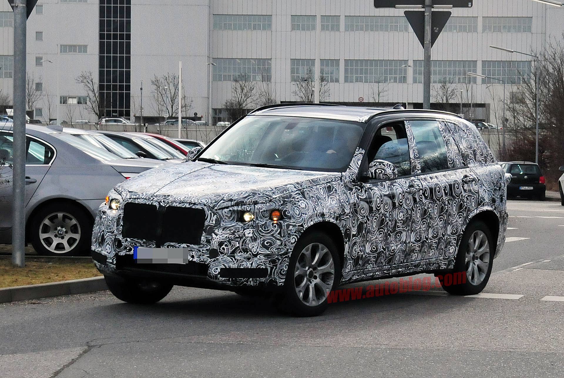 BMW X5 Spy Shots front 3/4
