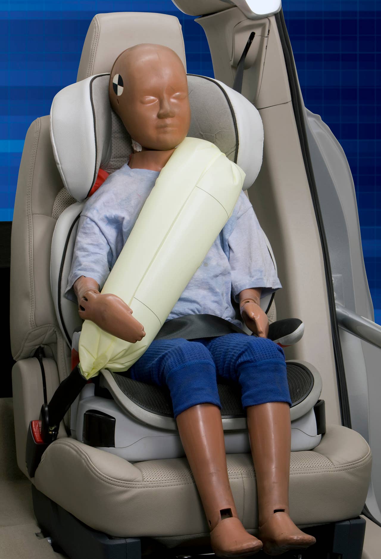 Ford will debut the auto industry's first-ever production inflatable seat belts, which are designed to provide additional protection for rear-seat occupants, on the next-generation Ford Explorer sport utility vehicle next year. (11/05/09)