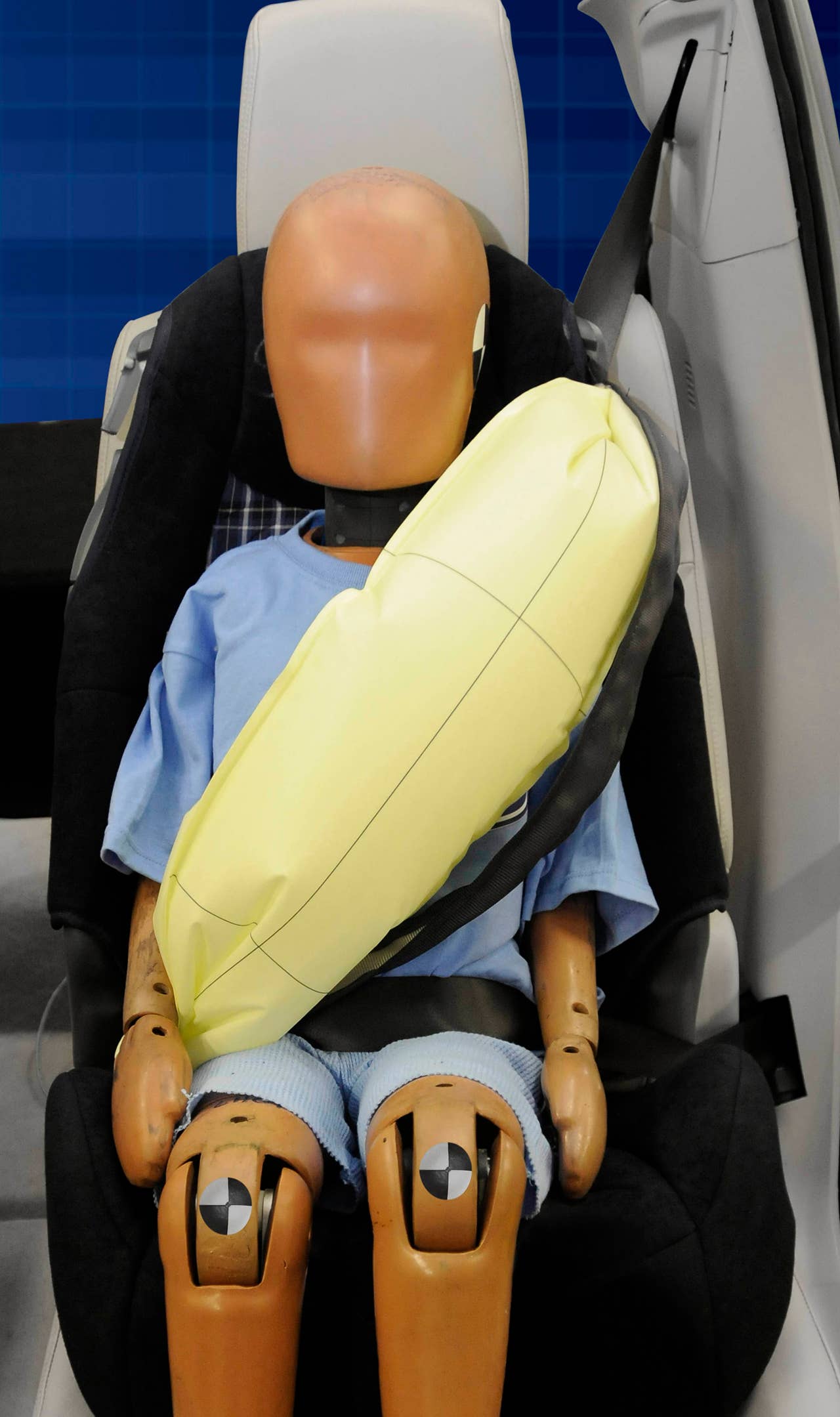 Ford will debut the auto industry's first-ever production inflatable seat belts, which are designed to provide additional protection for rear-seat occupants, on the next-generation Ford Explorer sport utility vehicle next year. (11/05/09)