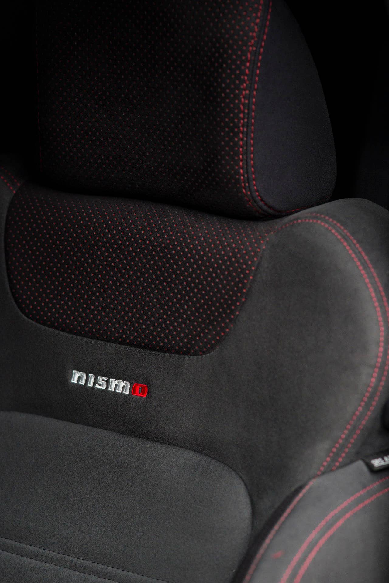 2013 Nissan Juke Nismo seats